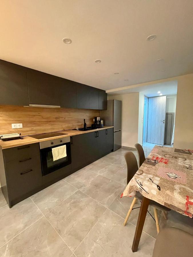 Minimal Two-Floor Apartment Thessaloníki Ngoại thất bức ảnh